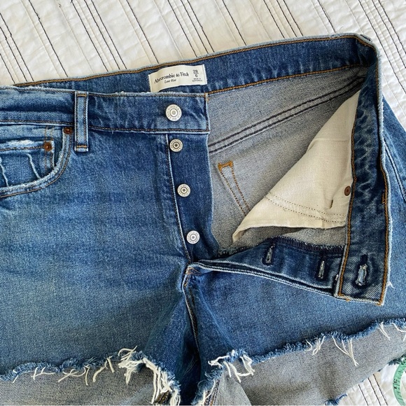 Abercrombie Low Rise Curve Love Cutoff Shorts Button Fly size 28 or 6 - Picture 3 of 7